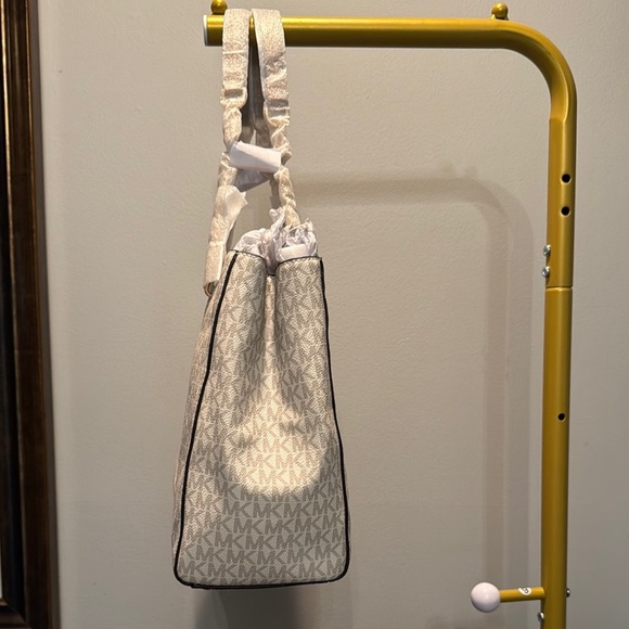 Michael Kors Ellis Cream Tote with Signature Monogram NWT - Picture 5 of 17